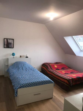 Chambre , 1 lit double et 1 lit simple